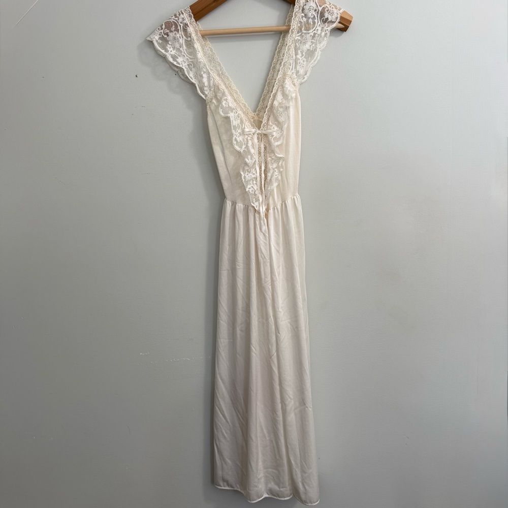 Vintage Olga Satin Nightgown Lace Ruffle Style 91220